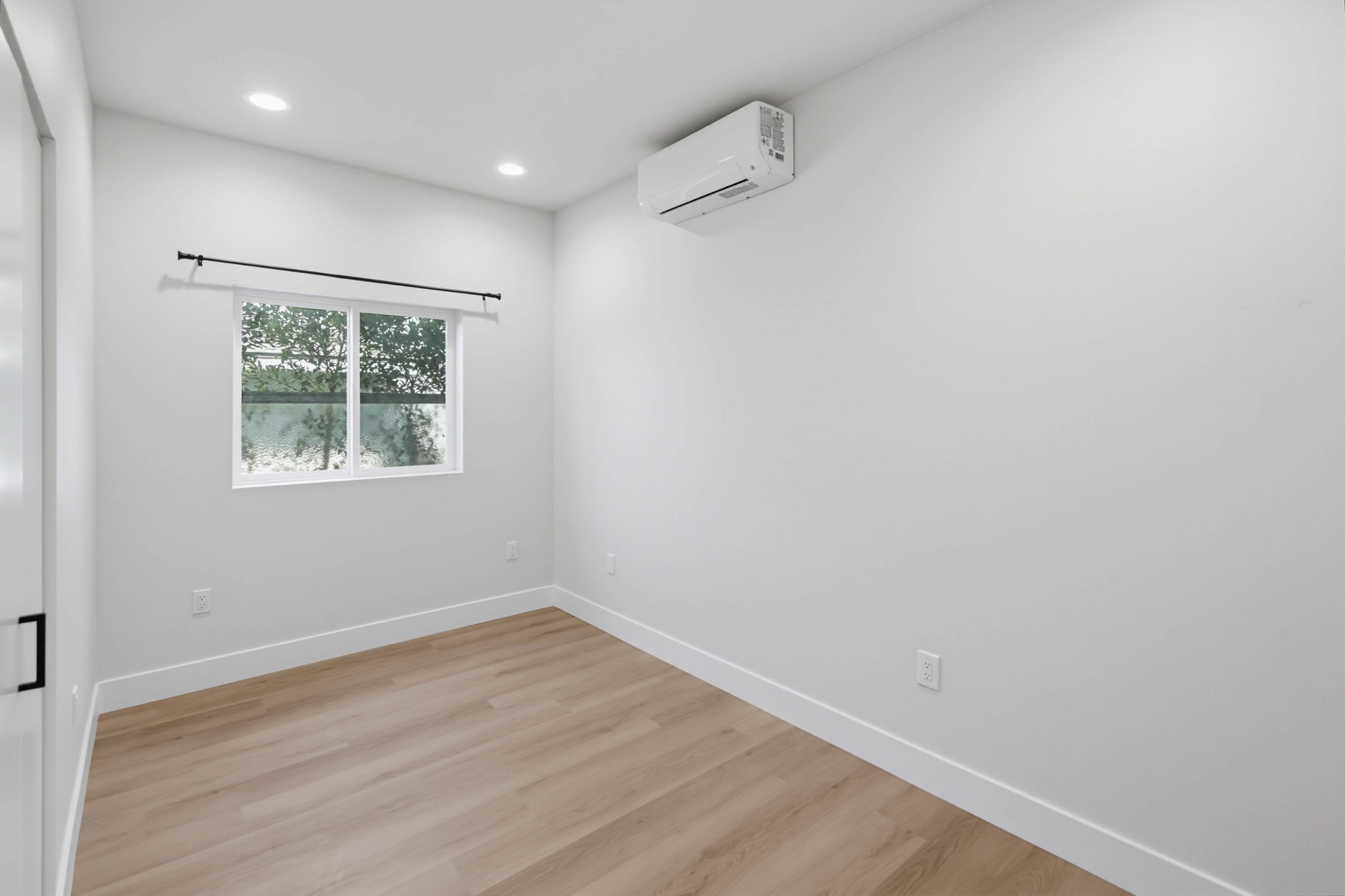 Virtual tour photo 15 of 57 for 2612 Arnott St #1