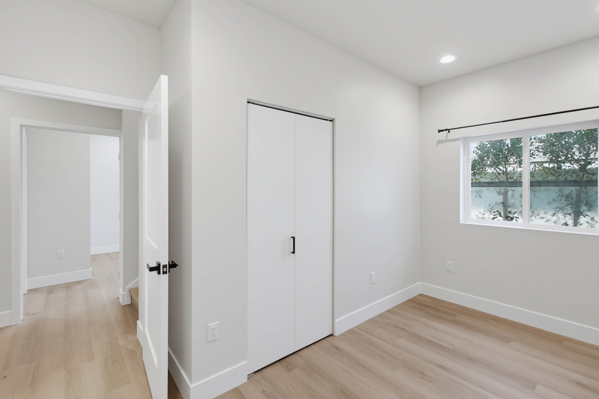Virtual tour photo 16 of 57 for 2612 Arnott St #1
