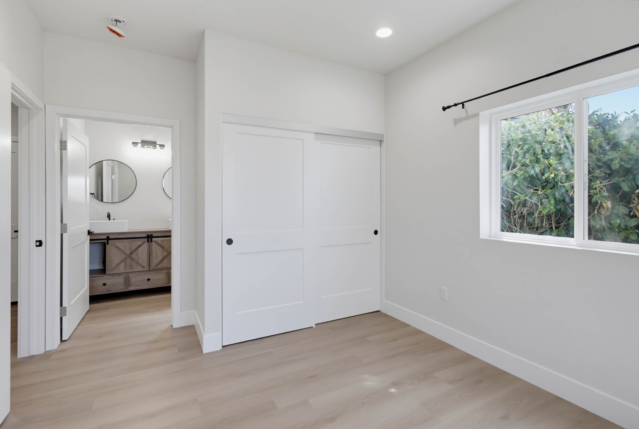 Virtual tour photo 23 of 57 for 2612 Arnott St #1
