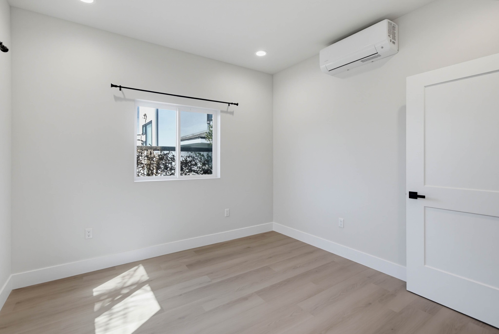 Virtual tour photo 25 of 57 for 2612 Arnott St #1
