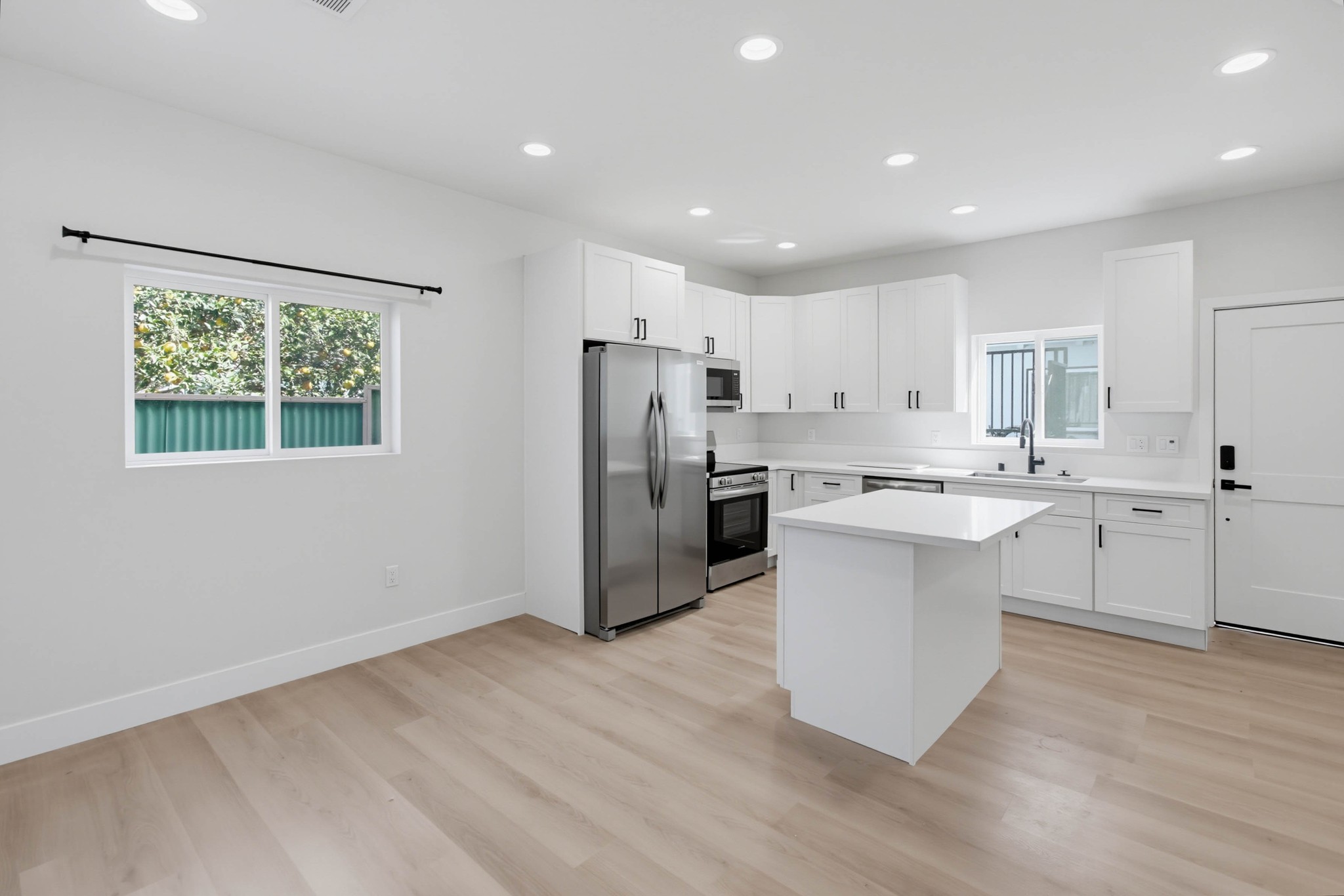 Virtual tour photo 10 of 34 for 2612 Arnott St #2