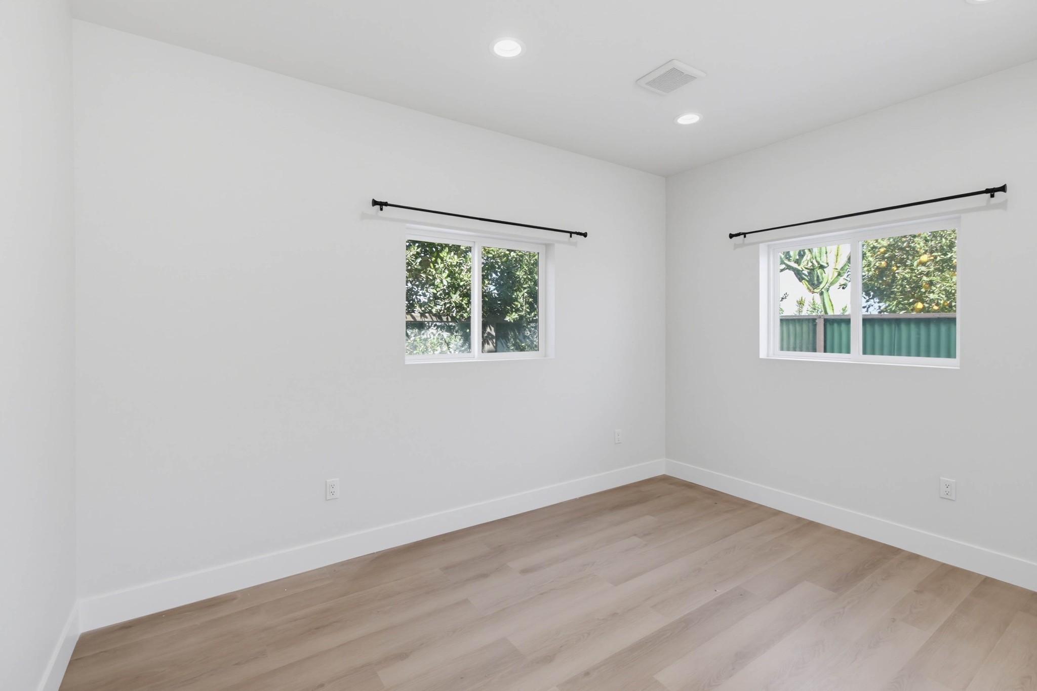 Virtual tour photo 11 of 34 for 2612 Arnott St #2