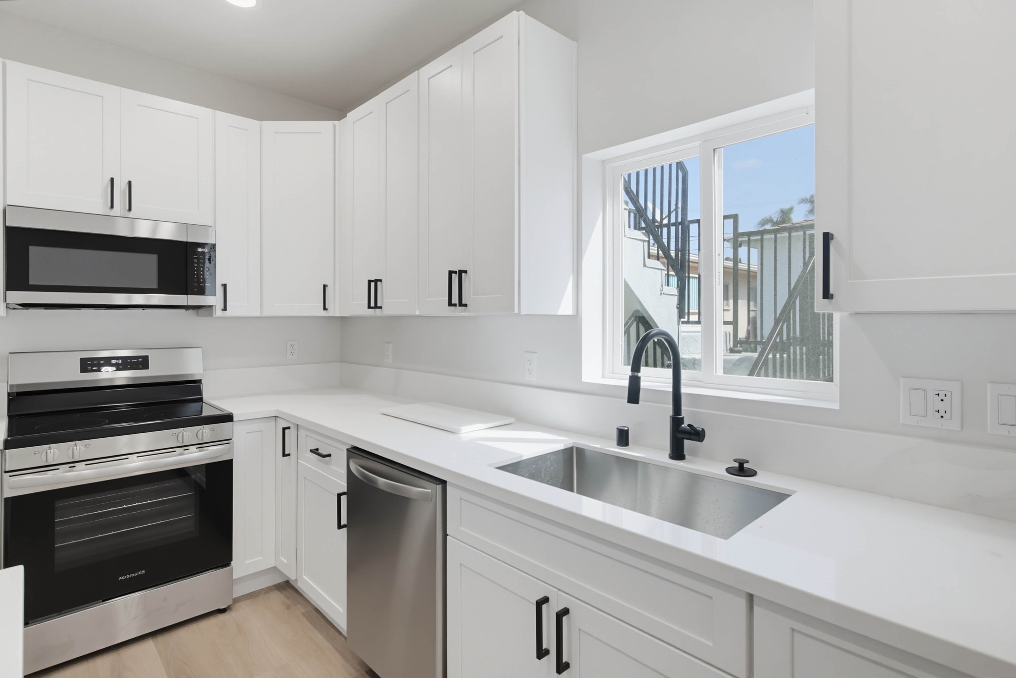 Virtual tour photo 14 of 34 for 2612 Arnott St #2