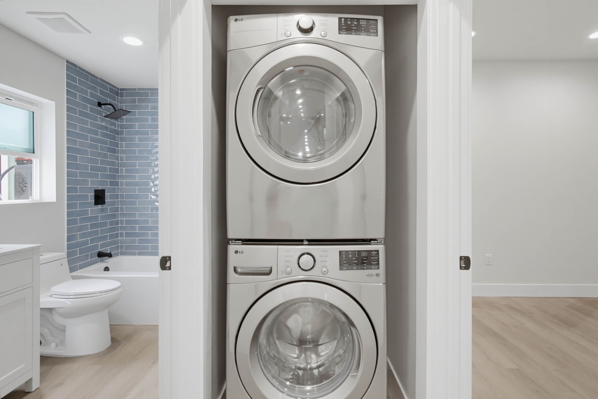 Virtual tour photo 15 of 34 for 2612 Arnott St #2
