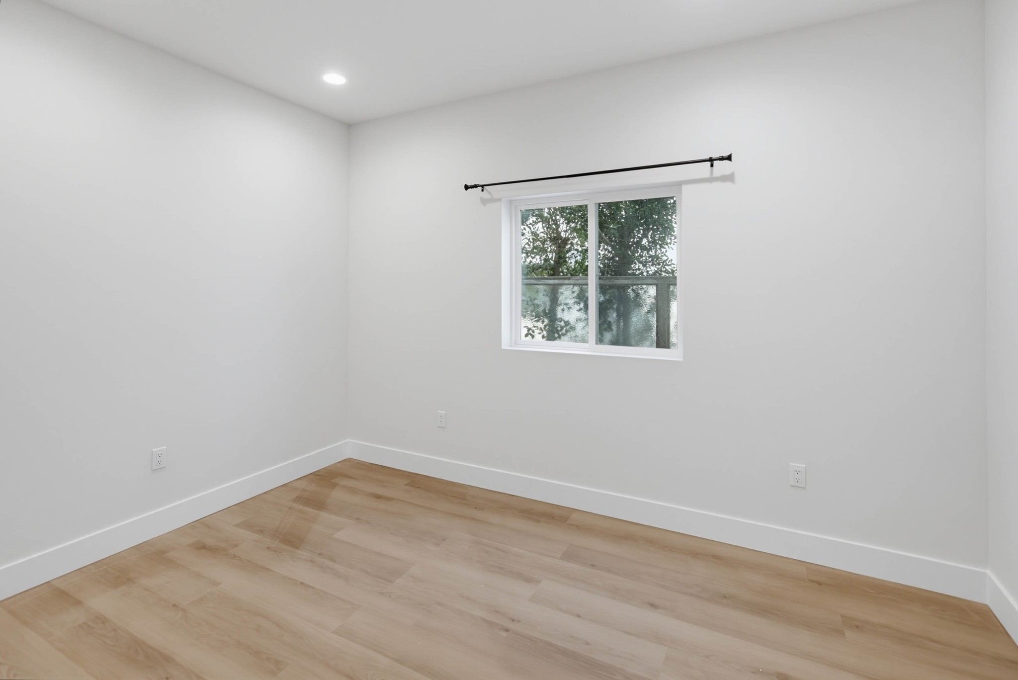 Virtual tour photo 18 of 34 for 2612 Arnott St #2
