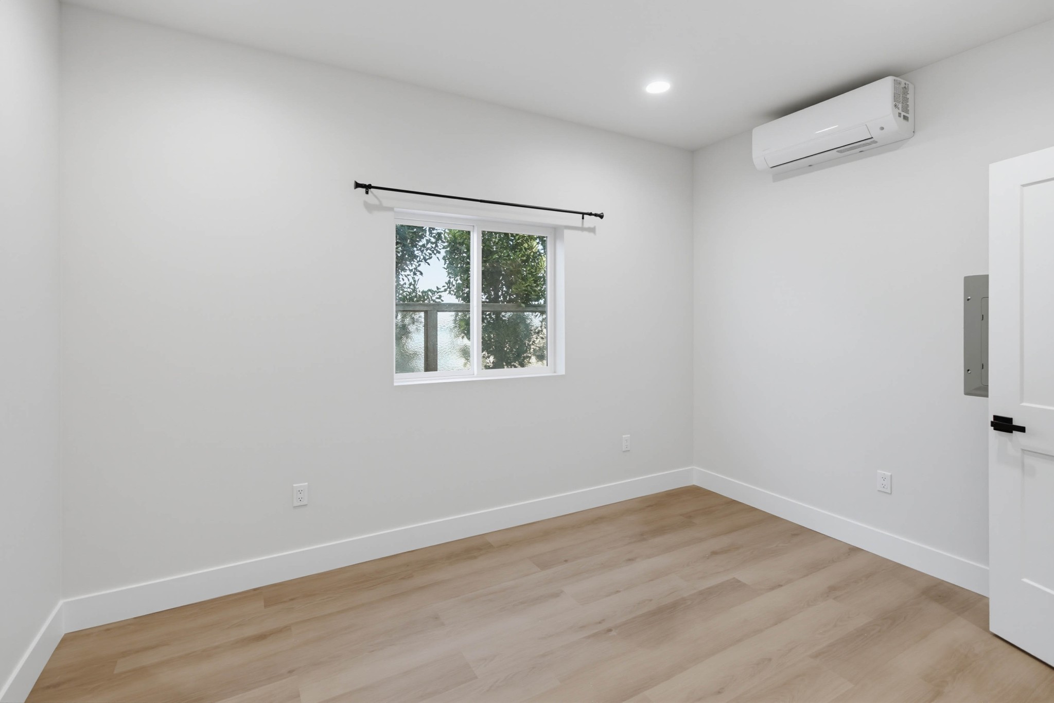 Virtual tour photo 21 of 34 for 2612 Arnott St #2