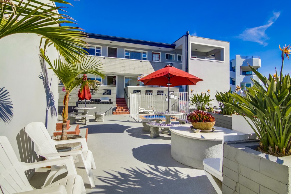 Virtual tour photo 3 of 30 for 2613 Mission Blvd #3