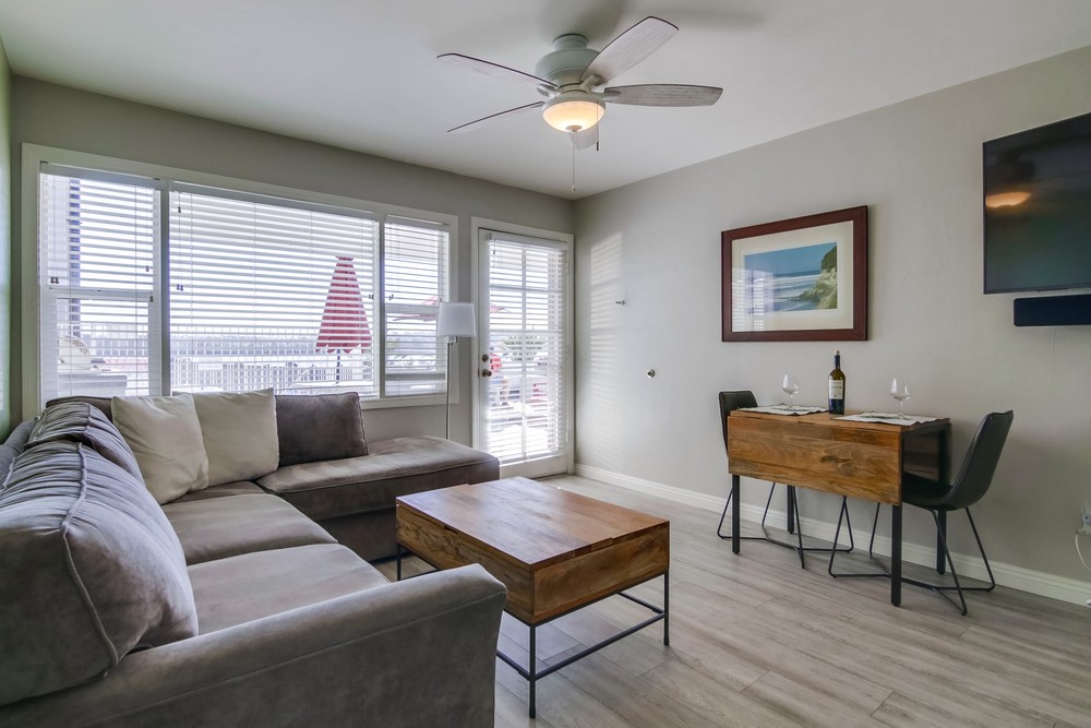 Virtual tour photo 14 of 30 for 2613 Mission Blvd #3