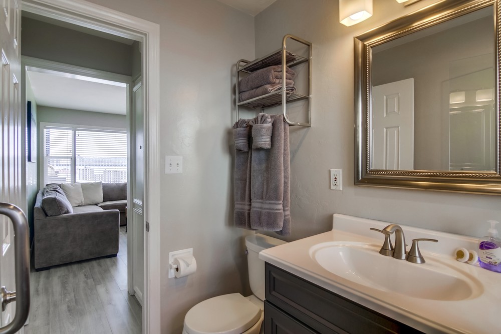 Virtual tour photo 27 of 30 for 2613 Mission Blvd #3