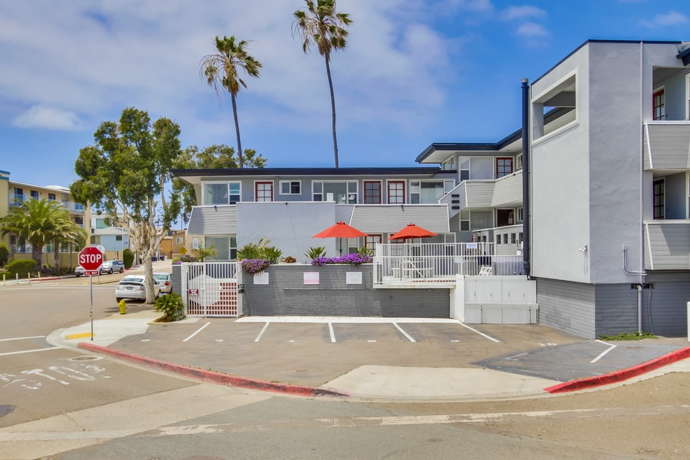 Virtual tour photo 1 of 51 for 2613 Mission Blvd #4