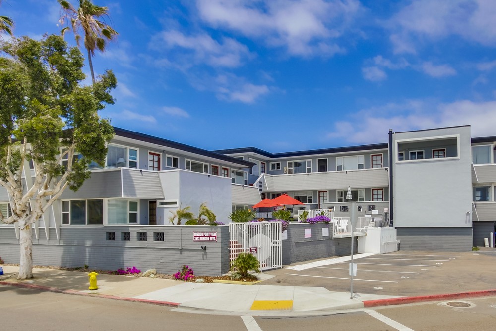 Virtual tour photo 3 of 51 for 2613 Mission Blvd #4
