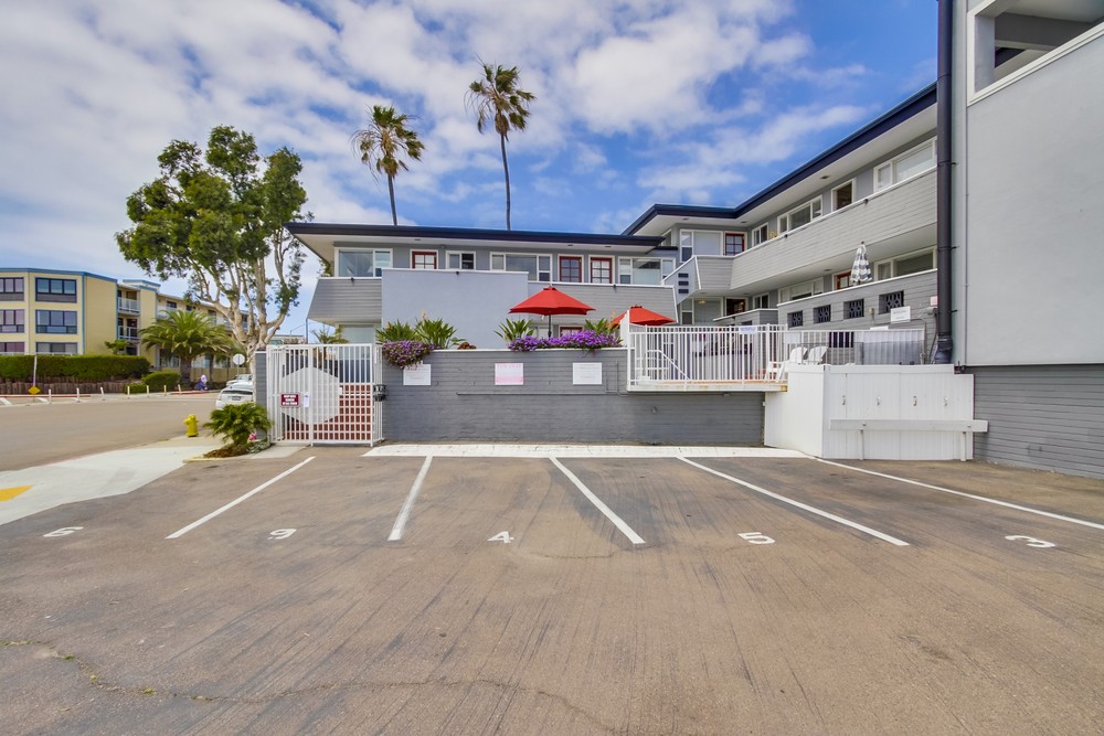 Virtual tour photo 4 of 51 for 2613 Mission Blvd #4