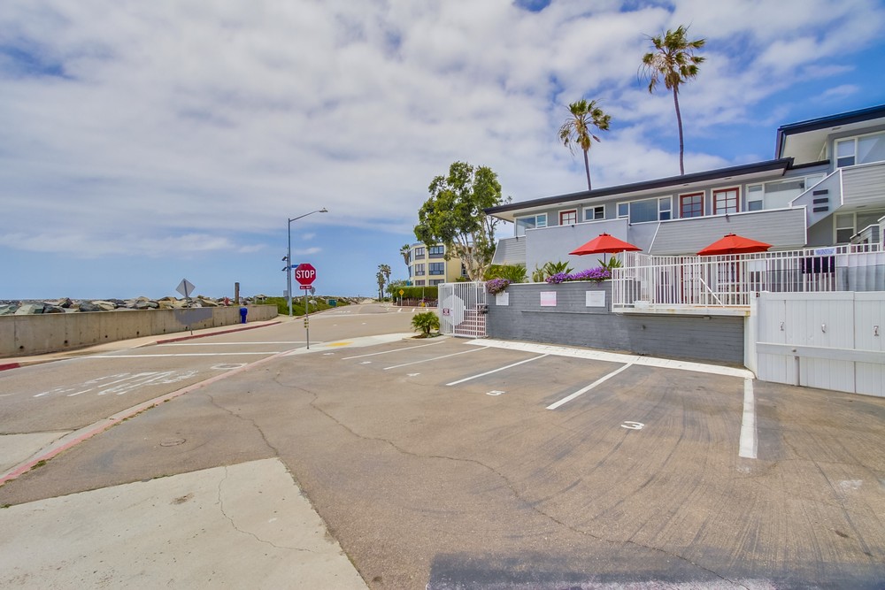 Virtual tour photo 6 of 51 for 2613 Mission Blvd #4