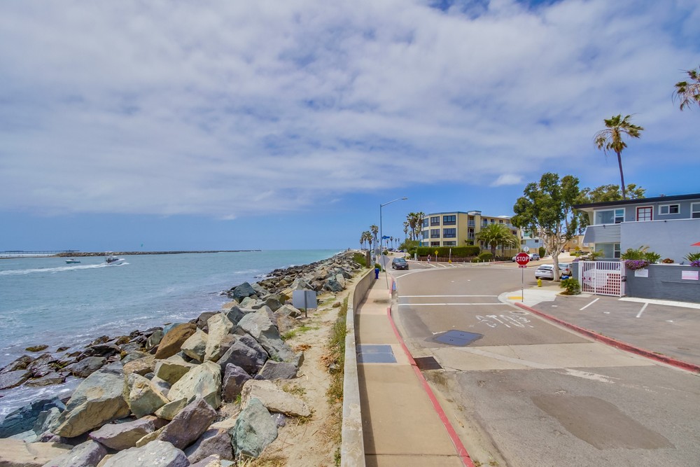 Virtual tour photo 7 of 51 for 2613 Mission Blvd #4