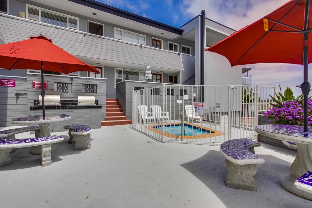 Virtual tour photo 15 of 51 for 2613 Mission Blvd #4