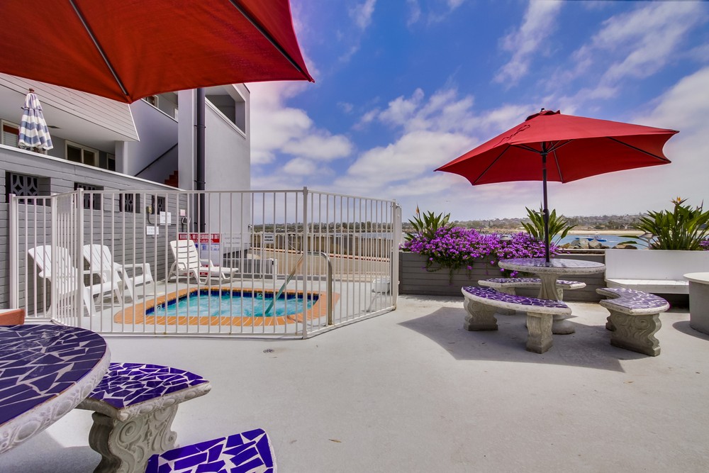 Virtual tour photo 16 of 51 for 2613 Mission Blvd #4