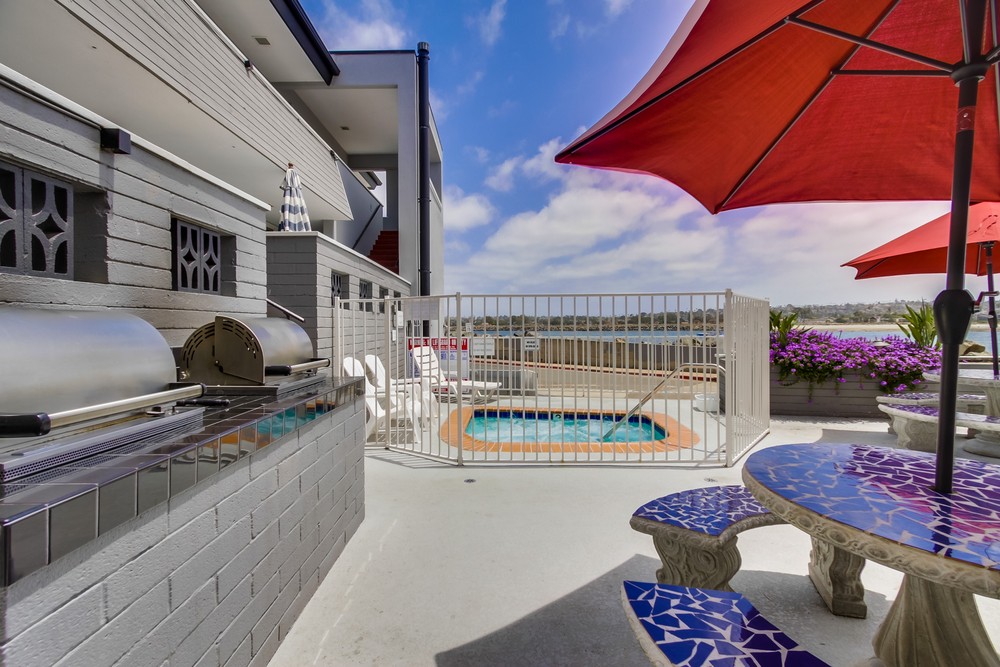 Virtual tour photo 17 of 51 for 2613 Mission Blvd #4