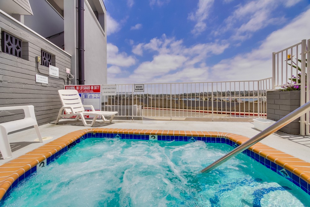 Virtual tour photo 18 of 51 for 2613 Mission Blvd #4