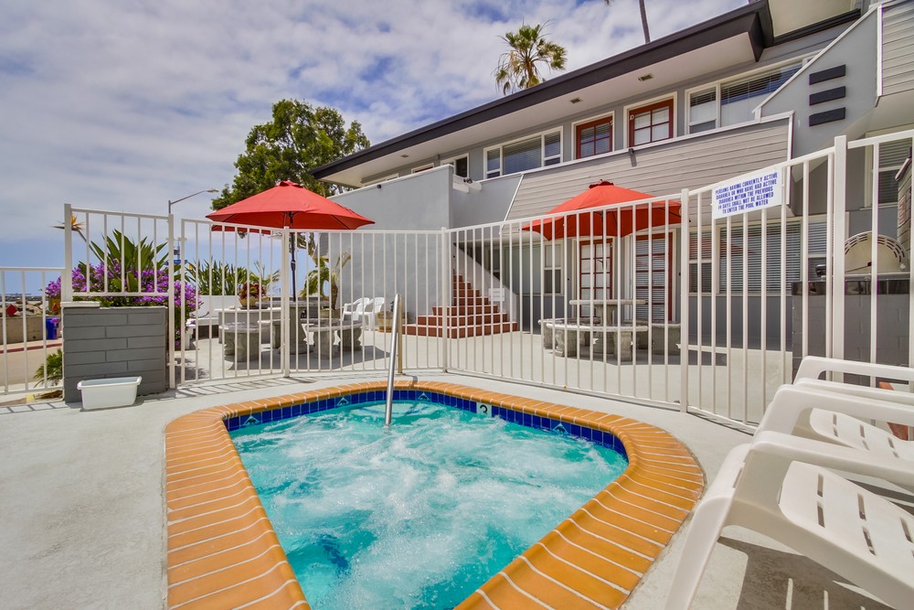 Virtual tour photo 20 of 51 for 2613 Mission Blvd #4