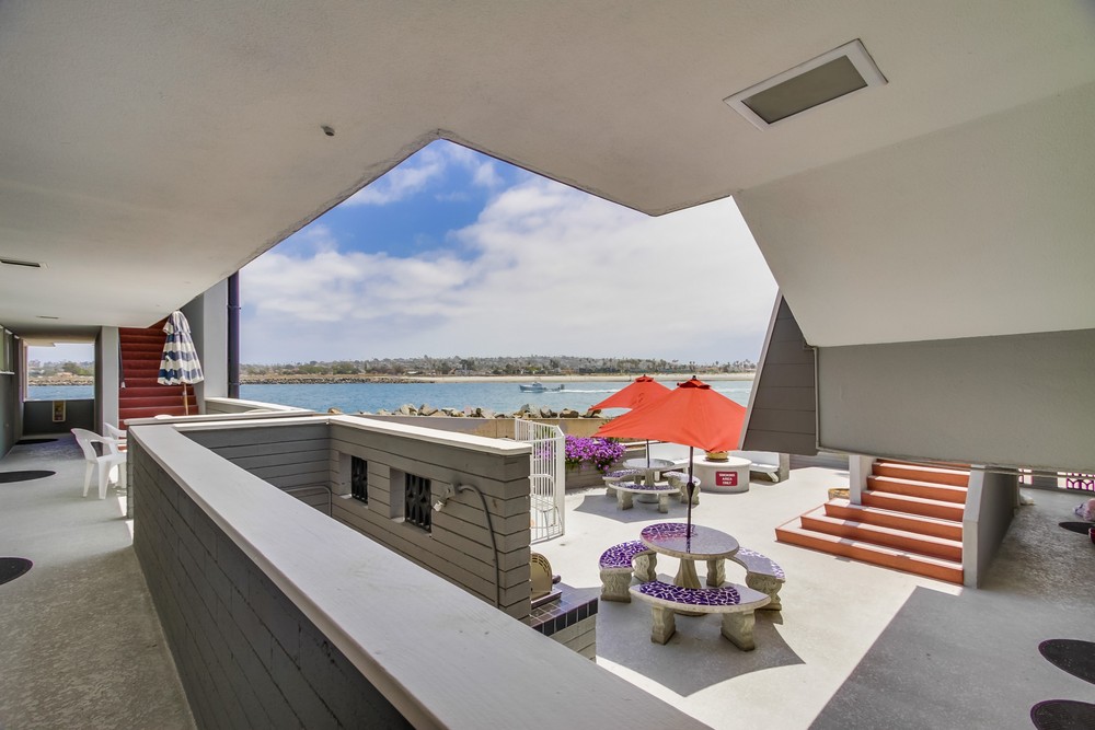 Virtual tour photo 23 of 51 for 2613 Mission Blvd #4