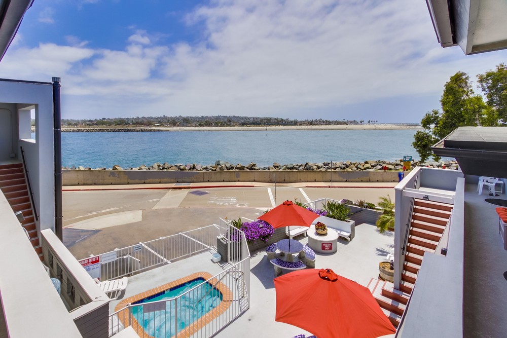 Virtual tour photo 25 of 51 for 2613 Mission Blvd #4