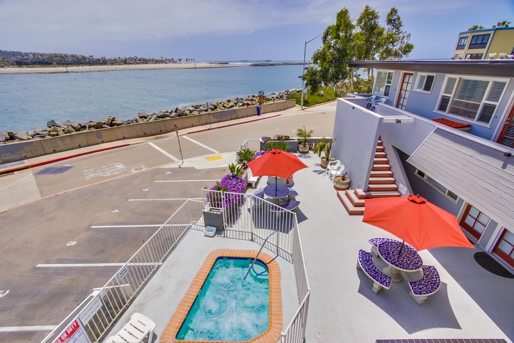 Virtual tour photo 26 of 51 for 2613 Mission Blvd #4