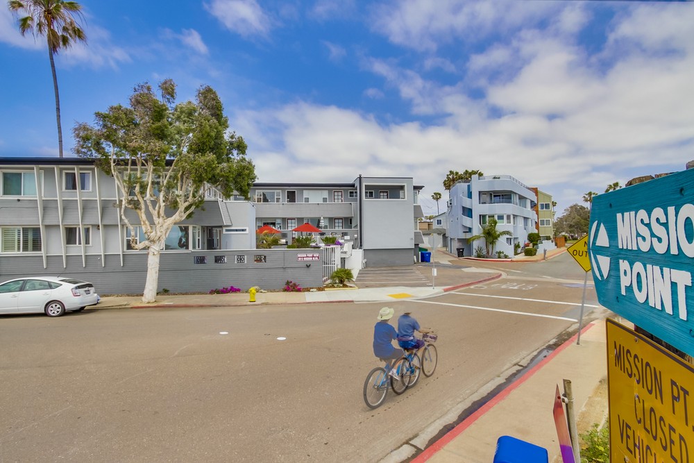 Virtual tour photo 46 of 51 for 2613 Mission Blvd #4