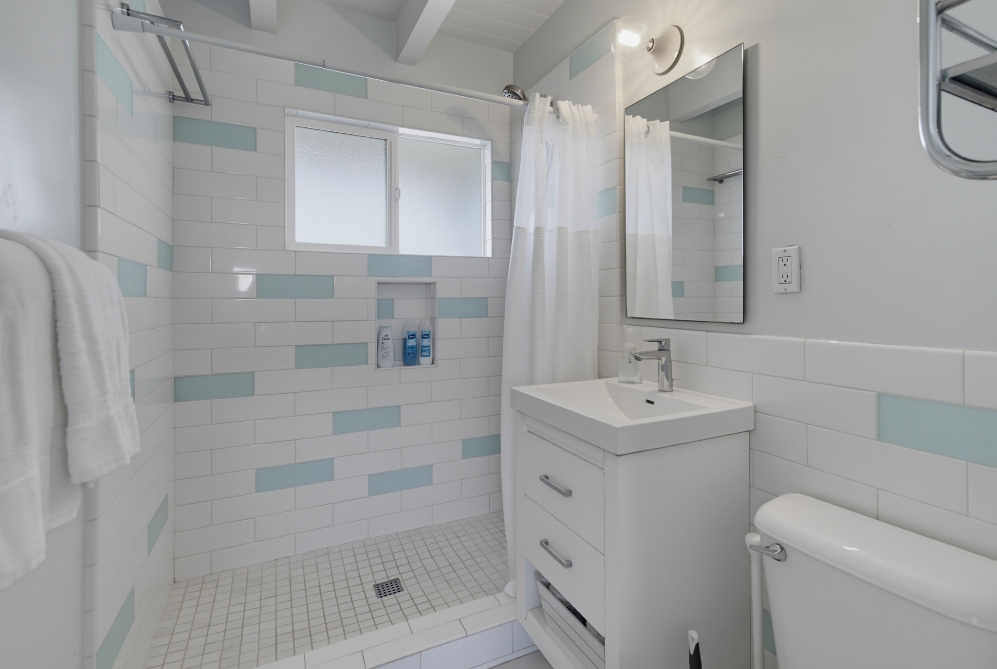 Virtual tour photo 35 of 80 for 2613 Mission Blvd Apt 14