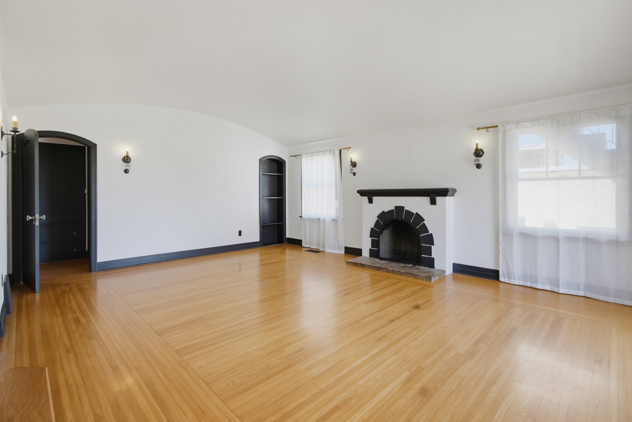 Virtual tour photo 7 of 72 for 2615 Myrtle Ave