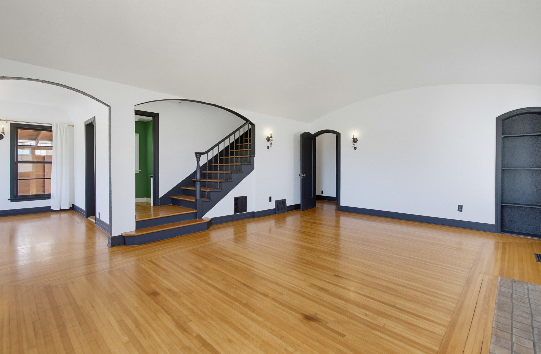Virtual tour photo 9 of 72 for 2615 Myrtle Ave