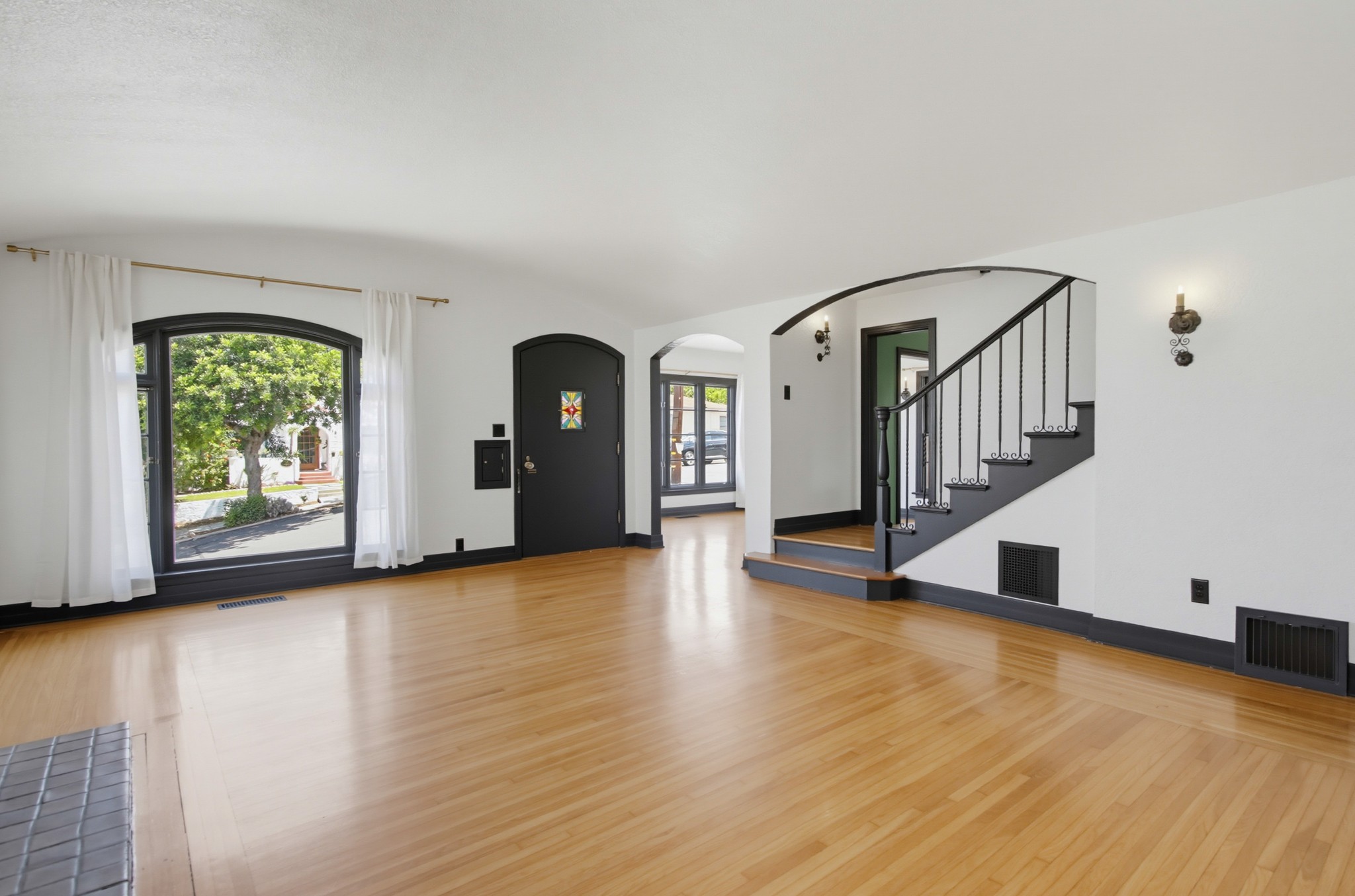 Virtual tour photo 10 of 72 for 2615 Myrtle Ave