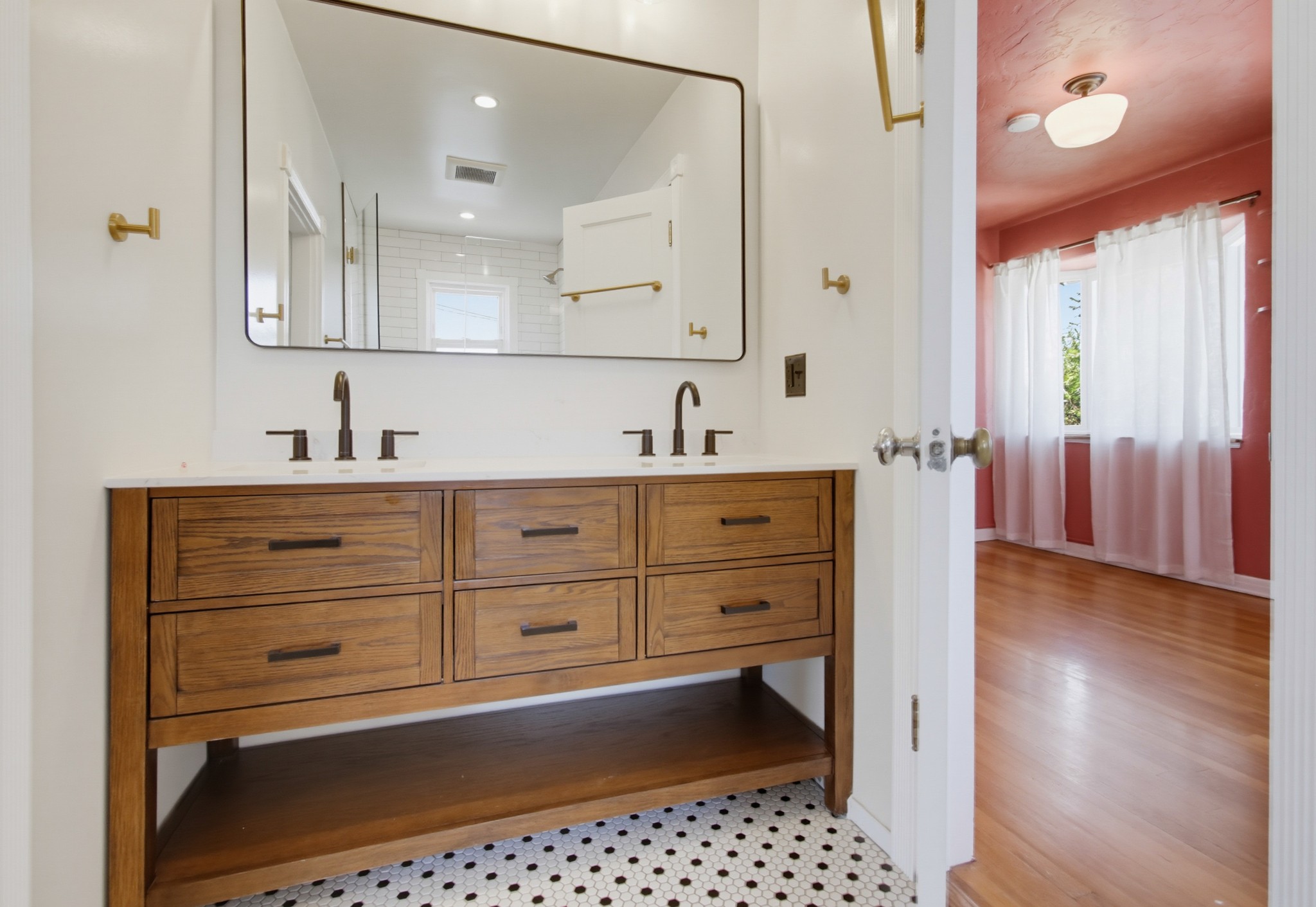 Virtual tour photo 36 of 72 for 2615 Myrtle Ave