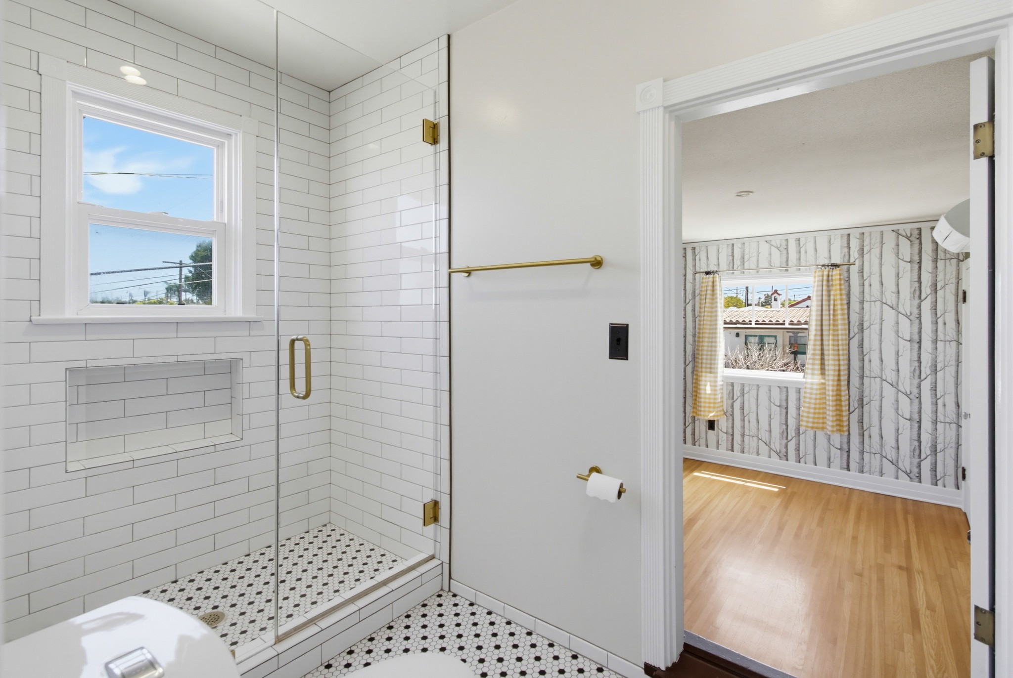 Virtual tour photo 43 of 72 for 2615 Myrtle Ave