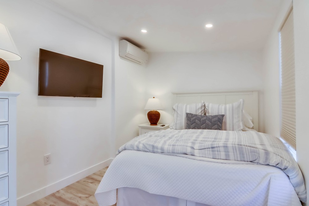 Virtual tour photo 26 of 81 for 2626 Ocean Front Walk
