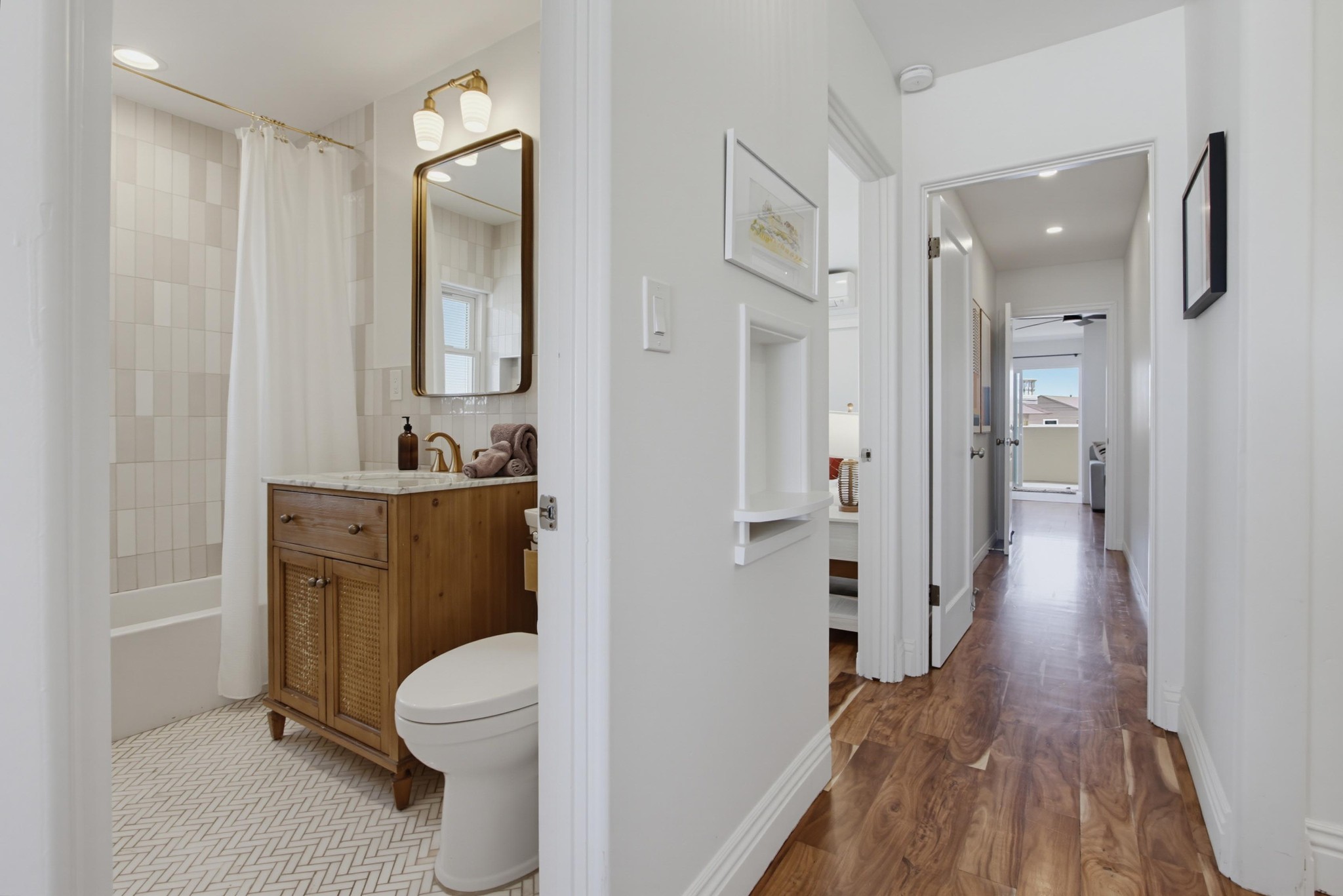 Virtual tour photo 26 of 64 for 2629 Ocean Front Walk