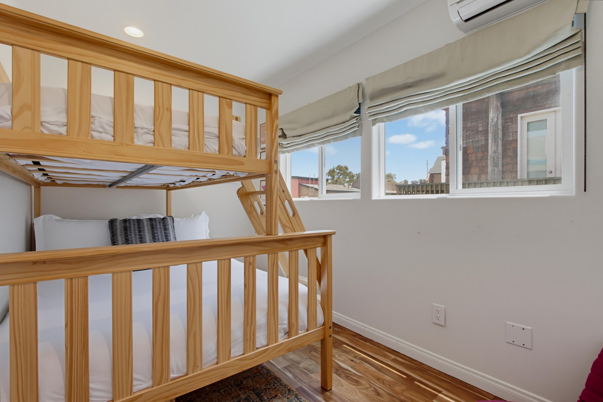 Virtual tour photo 34 of 64 for 2629 Ocean Front Walk