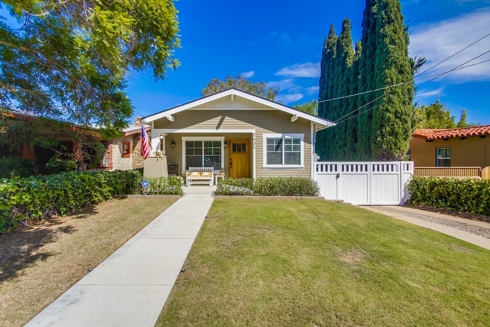 Virtual tour photo 6 of 61 for 2631 Montclair St