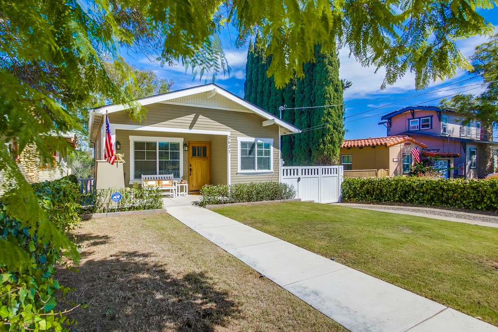 Virtual tour photo 8 of 61 for 2631 Montclair St