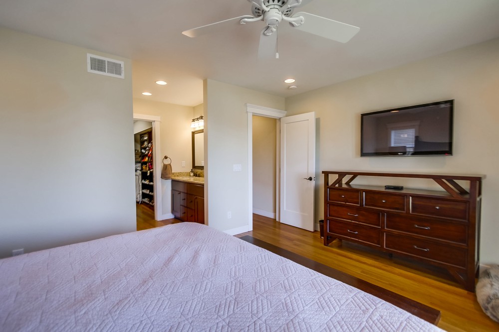 Virtual tour photo 29 of 61 for 2631 Montclair St