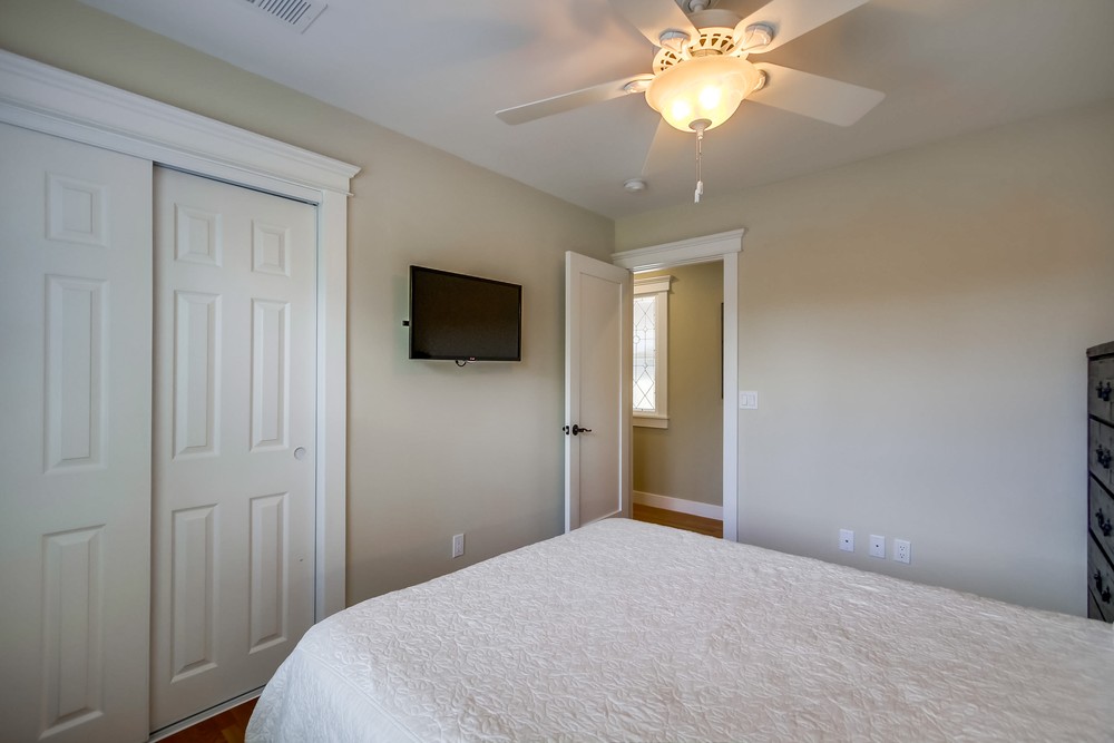 Virtual tour photo 36 of 61 for 2631 Montclair St