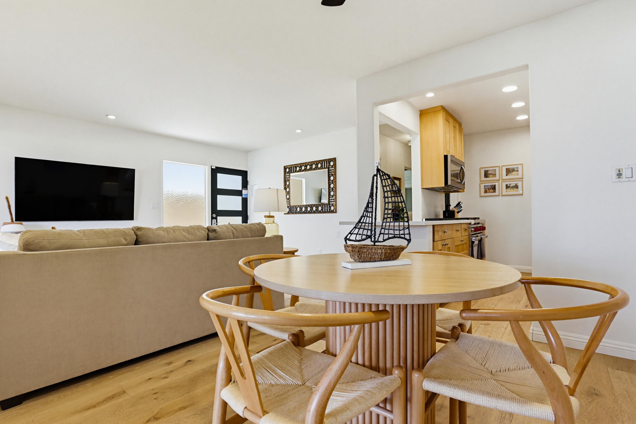 Virtual tour photo 11 of 35 for 2631 Ocean Front Walk