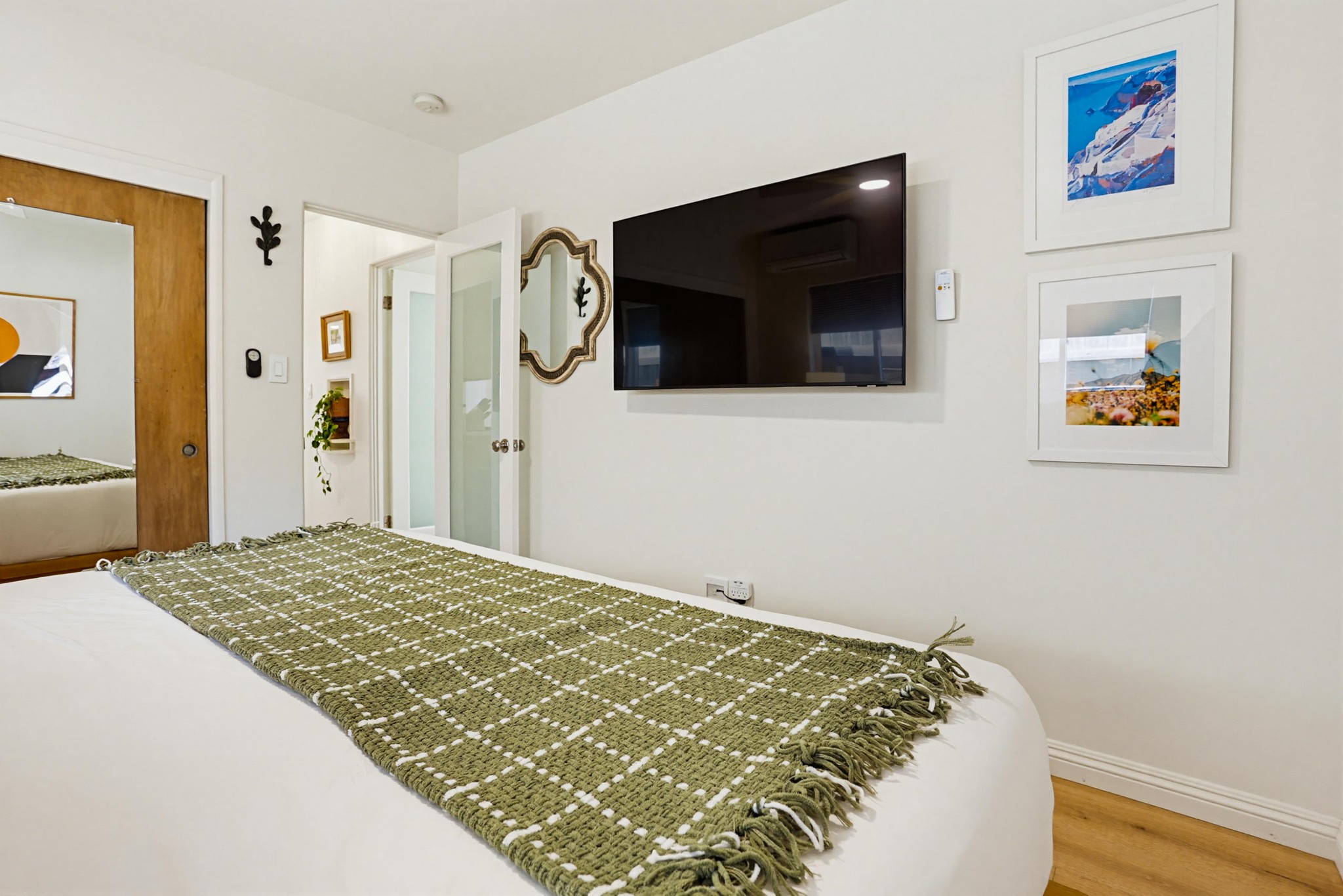 Virtual tour photo 18 of 35 for 2631 Ocean Front Walk