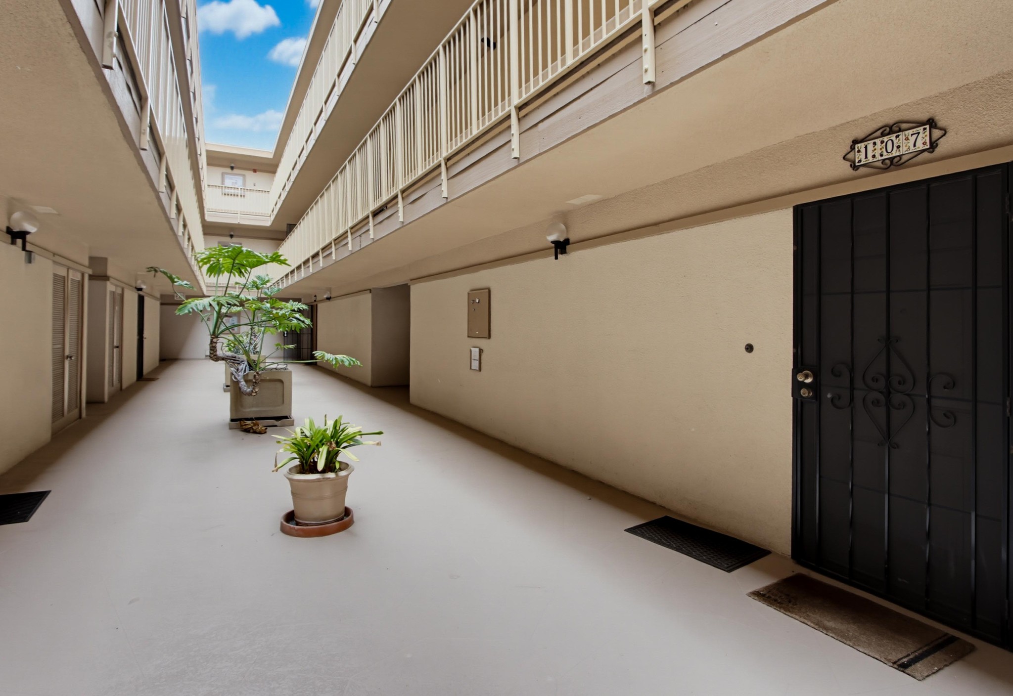 Virtual tour photo 5 of 36 for 2636 Worden St Unit 107
