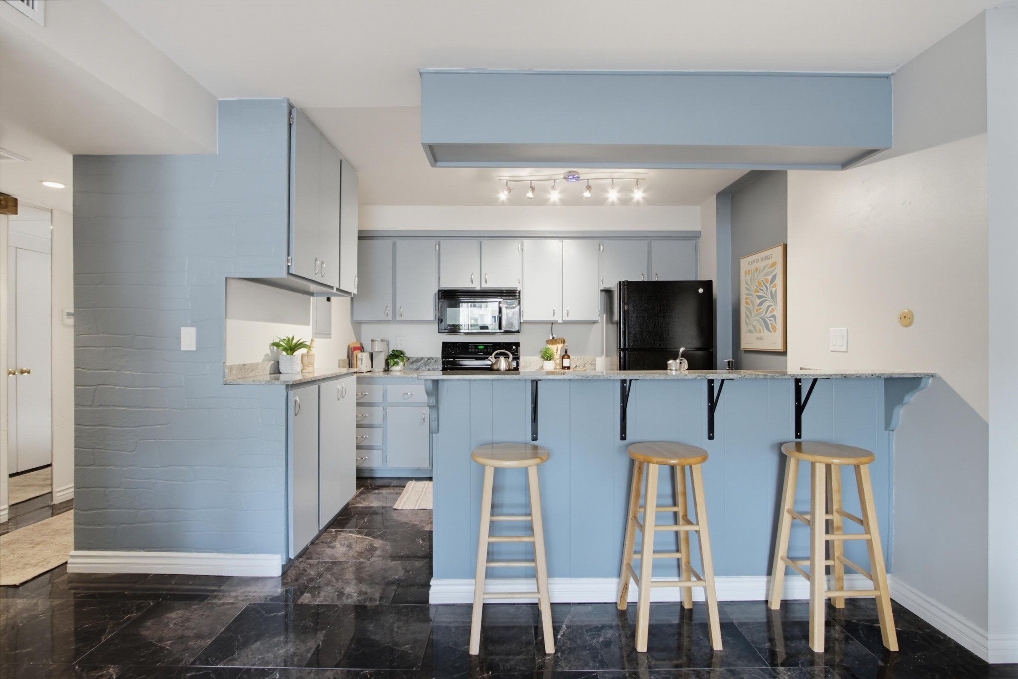 Virtual tour photo 8 of 36 for 2636 Worden St Unit 107