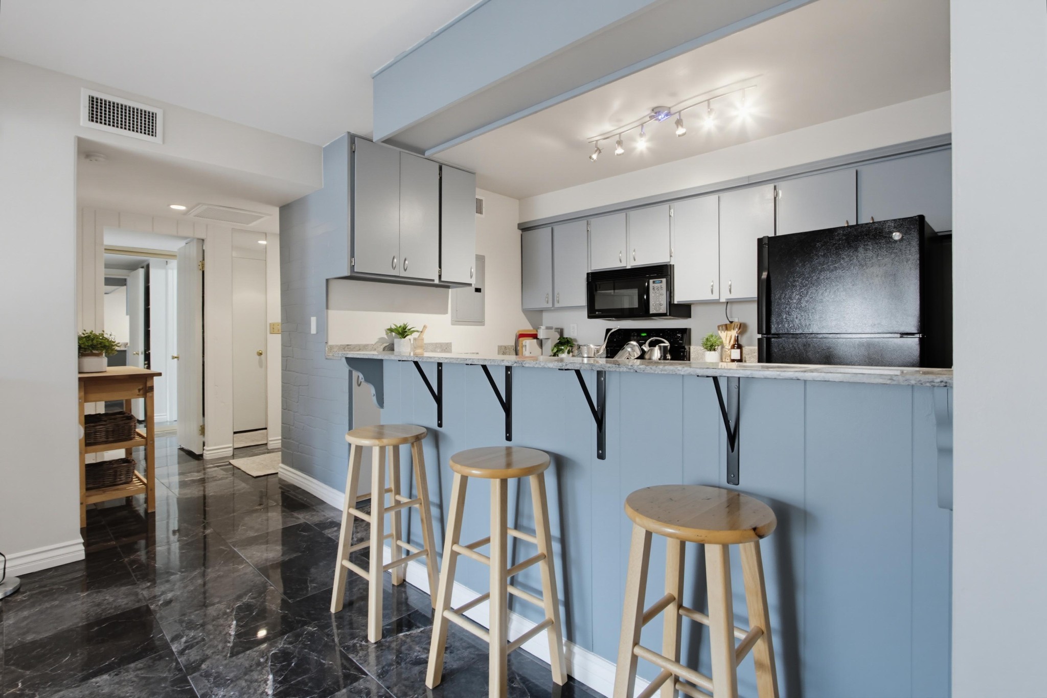 Virtual tour photo 10 of 36 for 2636 Worden St Unit 107
