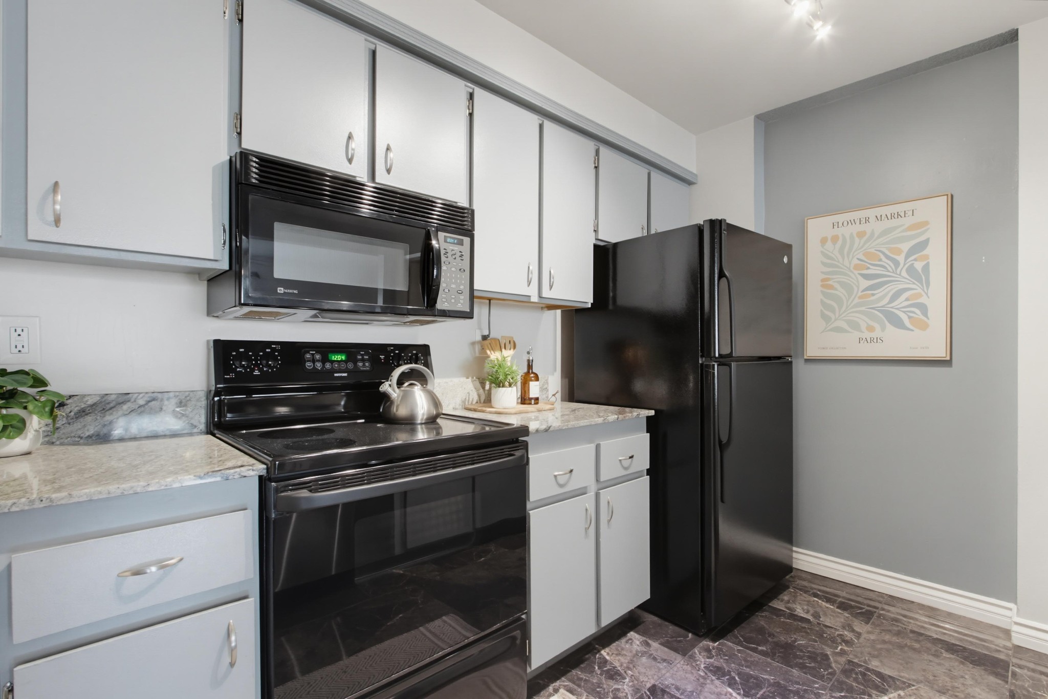 Virtual tour photo 12 of 36 for 2636 Worden St Unit 107