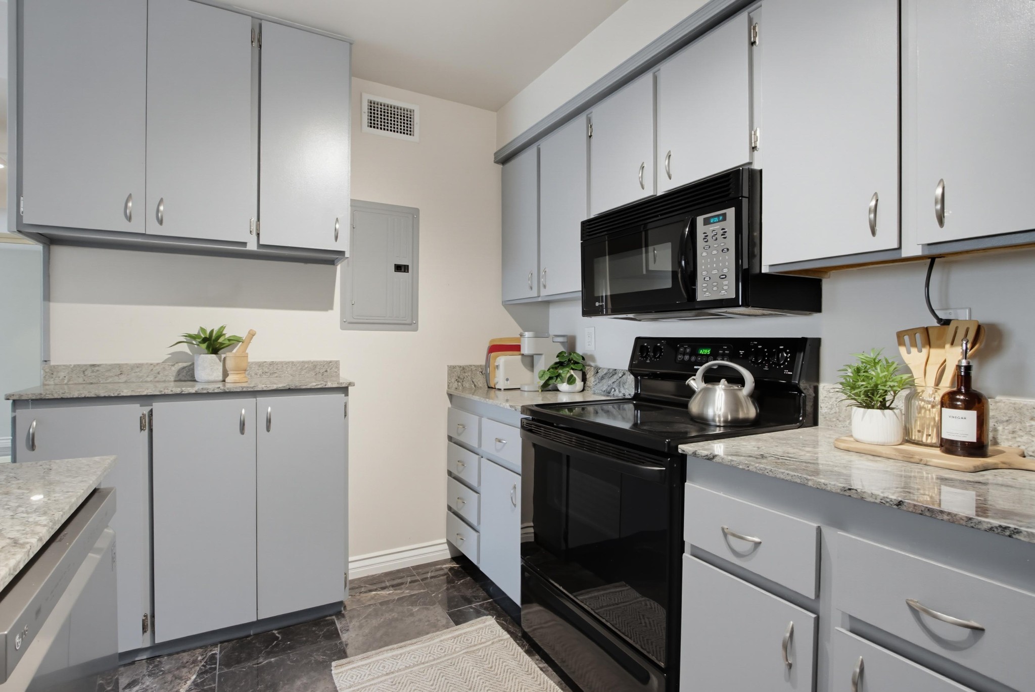 Virtual tour photo 14 of 36 for 2636 Worden St Unit 107