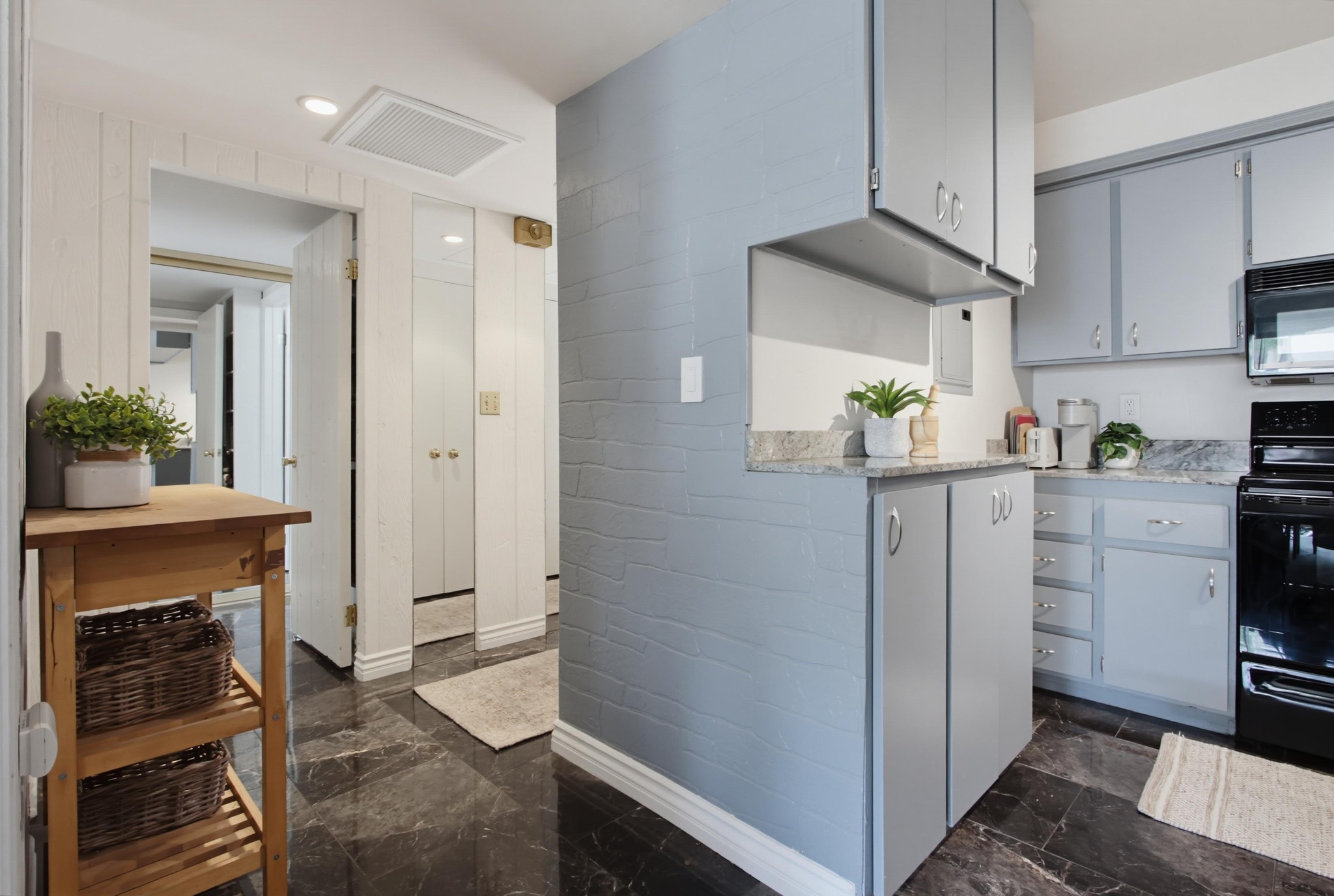 Virtual tour photo 15 of 36 for 2636 Worden St Unit 107
