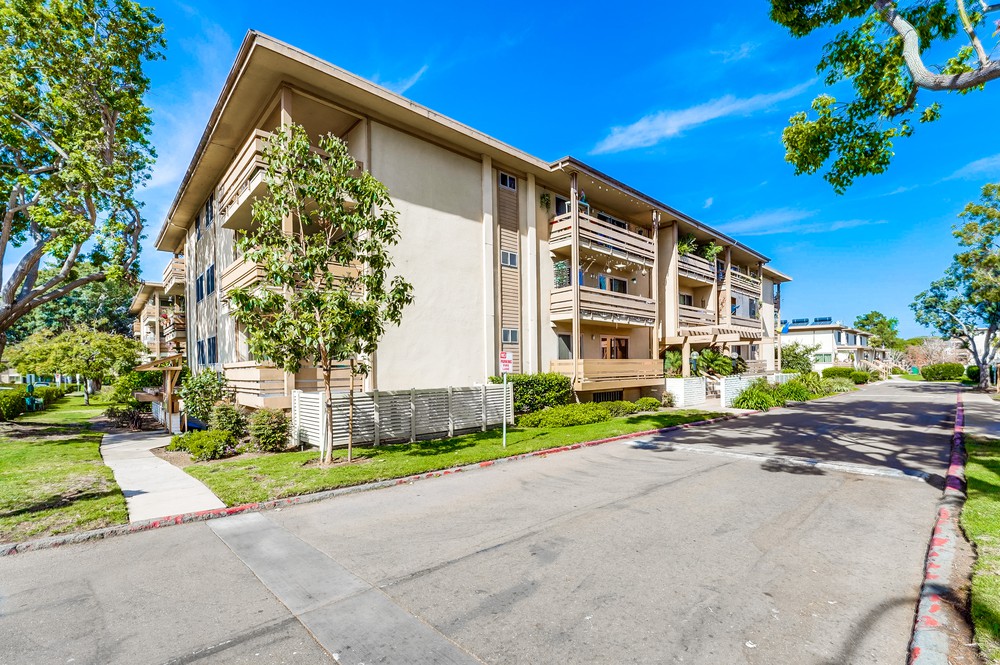 Virtual tour photo 4 of 51 for 2636 Worden St