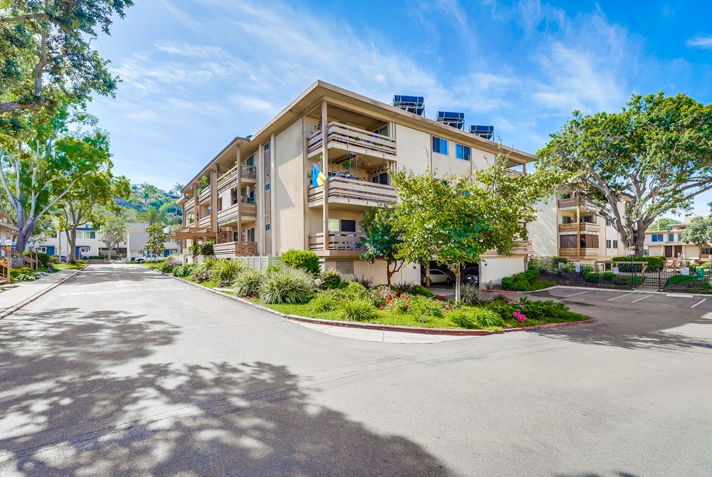 Virtual tour photo 6 of 51 for 2636 Worden St